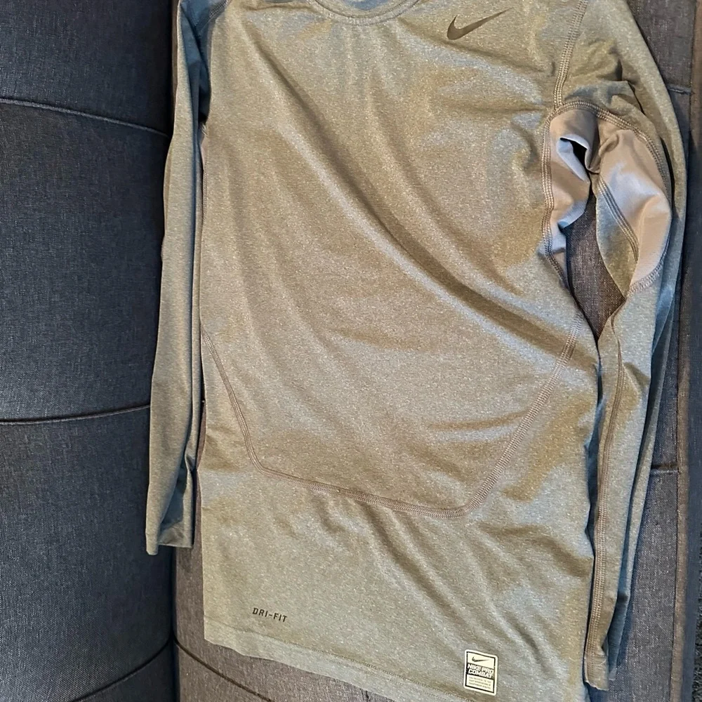 Nike Pro Combat Gray Youth Long Sleeve Shirt - Picture 4 of 5